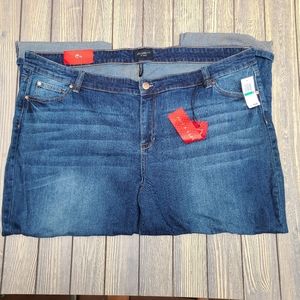 Celebrity Pink Distressed Straight Ankle jeans